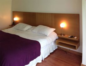 Respaldo Cama con Veladores incorporados