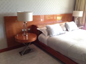 Respaldo de Cama con Veladores